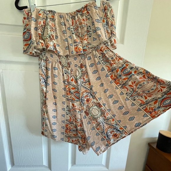 Cute summer strapless romper bought off Amazon and never worn! - Picture 1 of 4